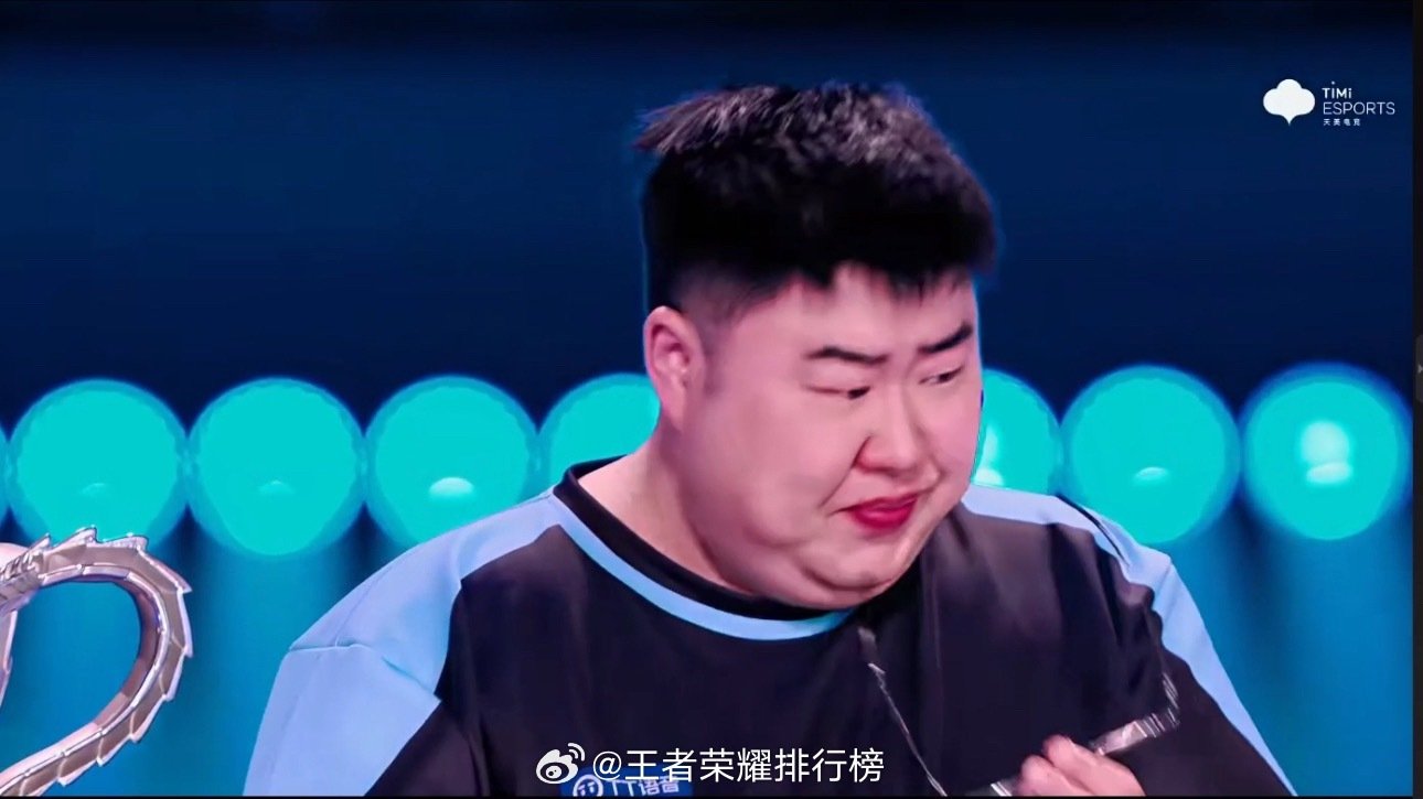 #小胖哭了##小胖现场喊天狼星天为首#
小胖哭了，含泪喊出天狼星天为首，这一刻有没有戳中你的心？ ​