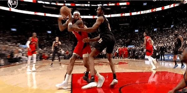 这场球，猛龙真是靠斯科蒂·巴恩斯赢的吗？  骑士队一度领先，眼看就要拿...