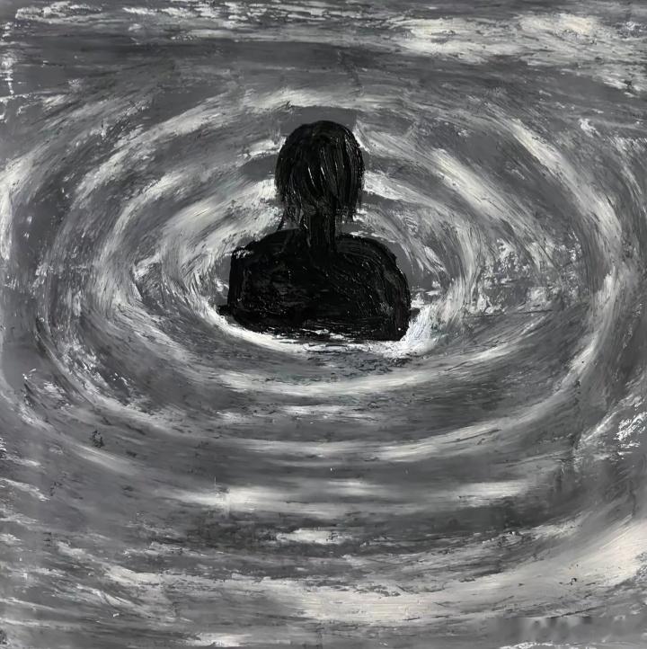 小时候是奶奶把我带大的，直到我上一年级、姐姐读三年级，父母才因为姐姐的学业回到家里。在那之前我们一年才见一次面，他们每次回来态度都很严肃，我本能地躲避沟通，不敢和他们对视。
 
家里一共五个孩子，四姐妹，最小的是弟弟，从小家里就重男轻女。只要弟弟磕到碰到，挨骂挨打的永远是我们几个女 ​