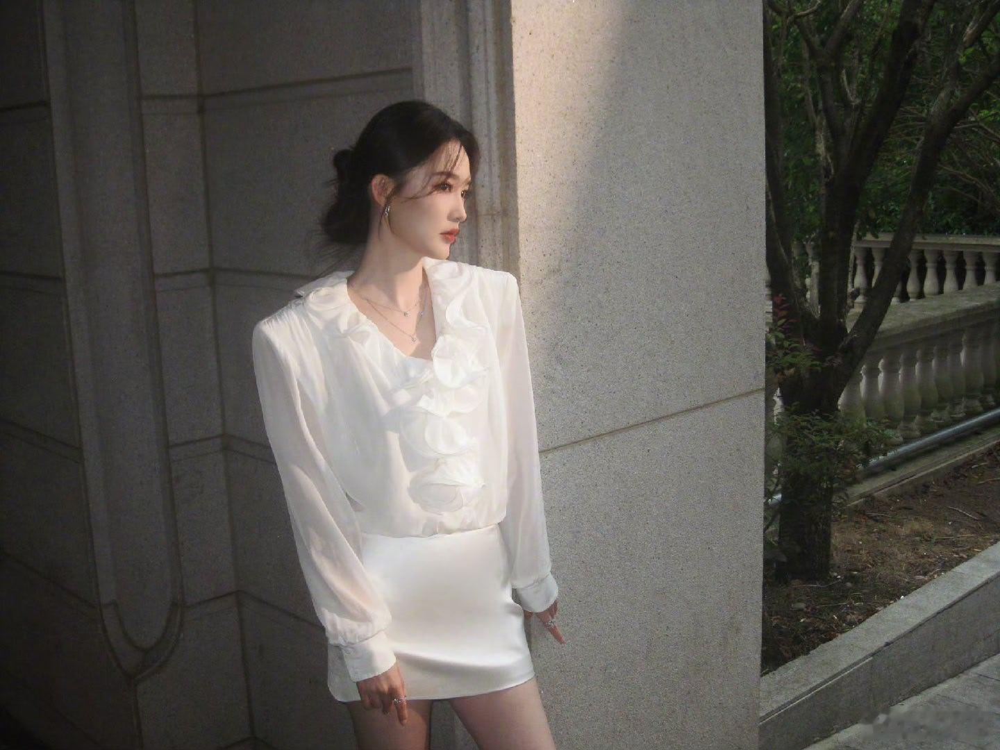 #李沁[超话]##李沁白月光千金感# lq#沁眼所见#我们都在走向属于自己的幸福. ​