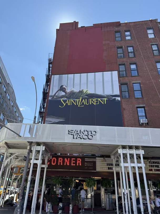 刘雯｜ysl超大地广投放美国纽约·SoHo