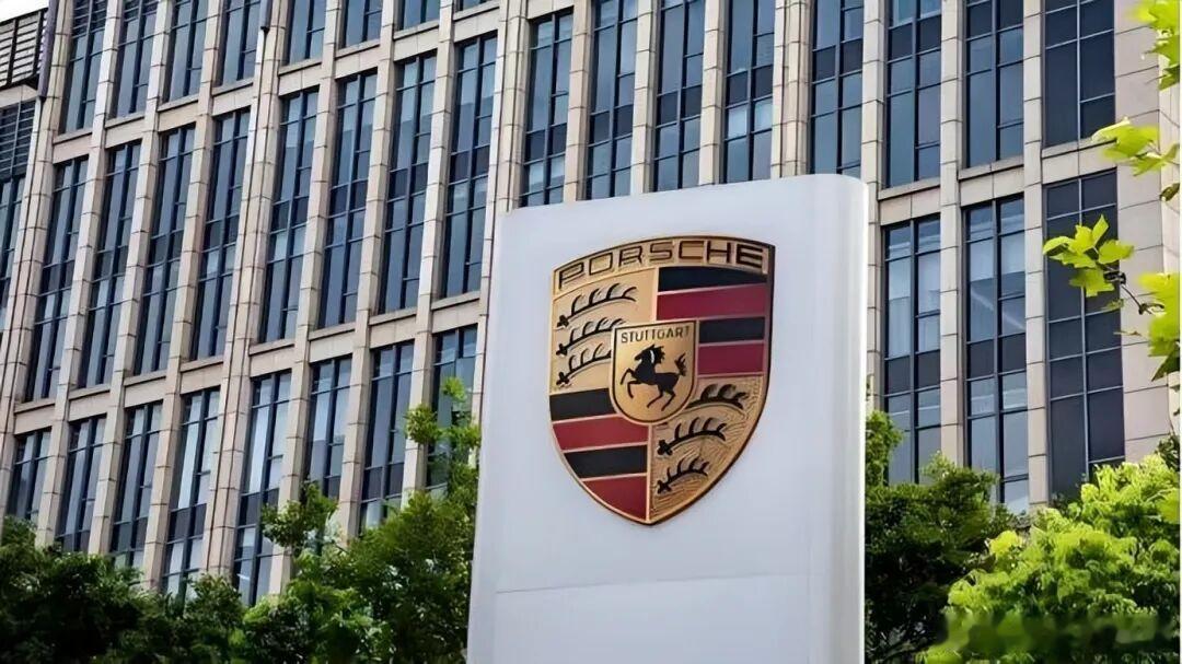 为了降低公司7亿欧元运营成本，大众集团建议子公司保时捷再增加裁员4100人。 ​