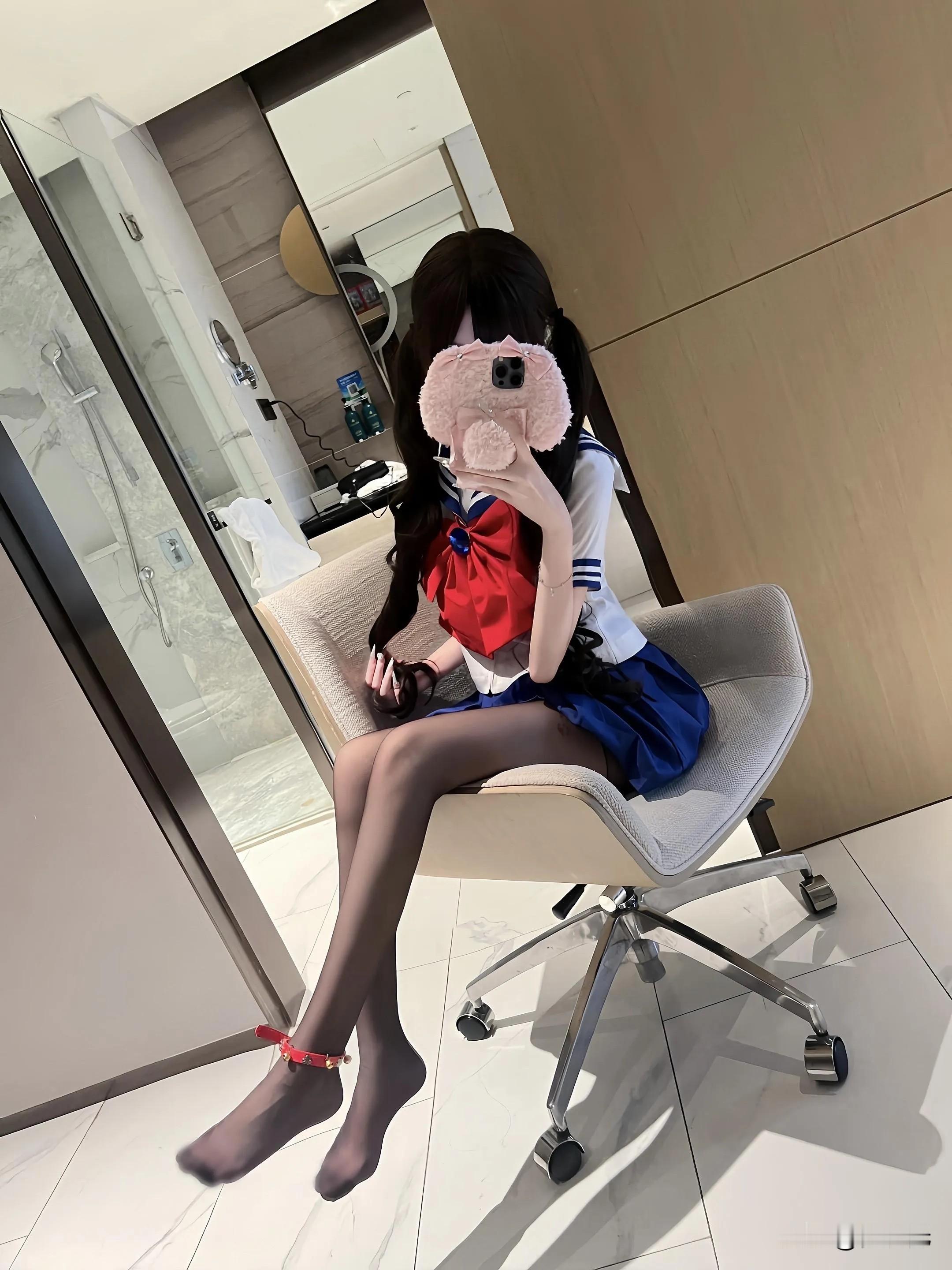 黑丝jk双马尾小姐姐，脚腕的铃铛很吸睛  作者:呆呆怡