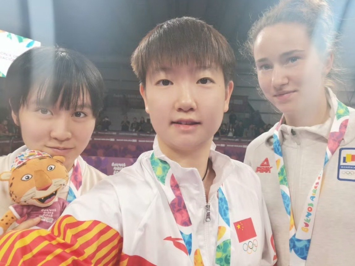 #孙颖莎称青奥会非常值得回忆#确实值得回忆，一个运动员一生一次的青奥会，孙颖莎参加女单混团两个项目都夺冠🏆🏆是青年赛事现役唯一一位大满贯运动员[送花花] ​