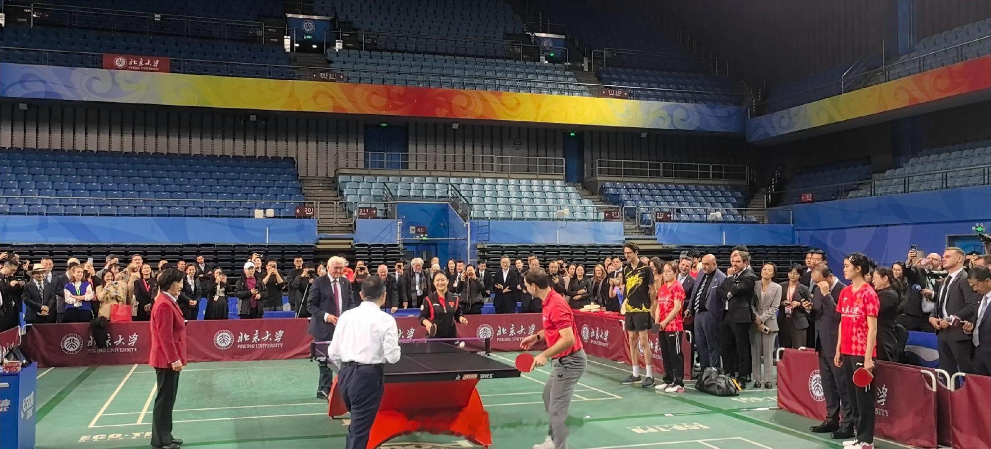 #樊振东#德国不是乒乓球强国，但是德国总理访华带着乒协负责人，德国总统访华带着乒乓球运动员波尔，如果这一切跟樊振东加盟德甲没有关系，绝对是无法解释的。 ​