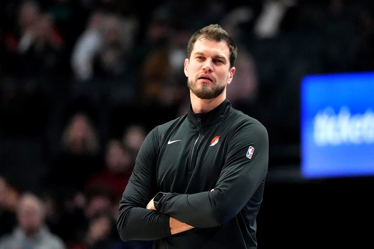 领先19分都能被翻盘，这球看得人是真上火！    开拓者主场大好局面...