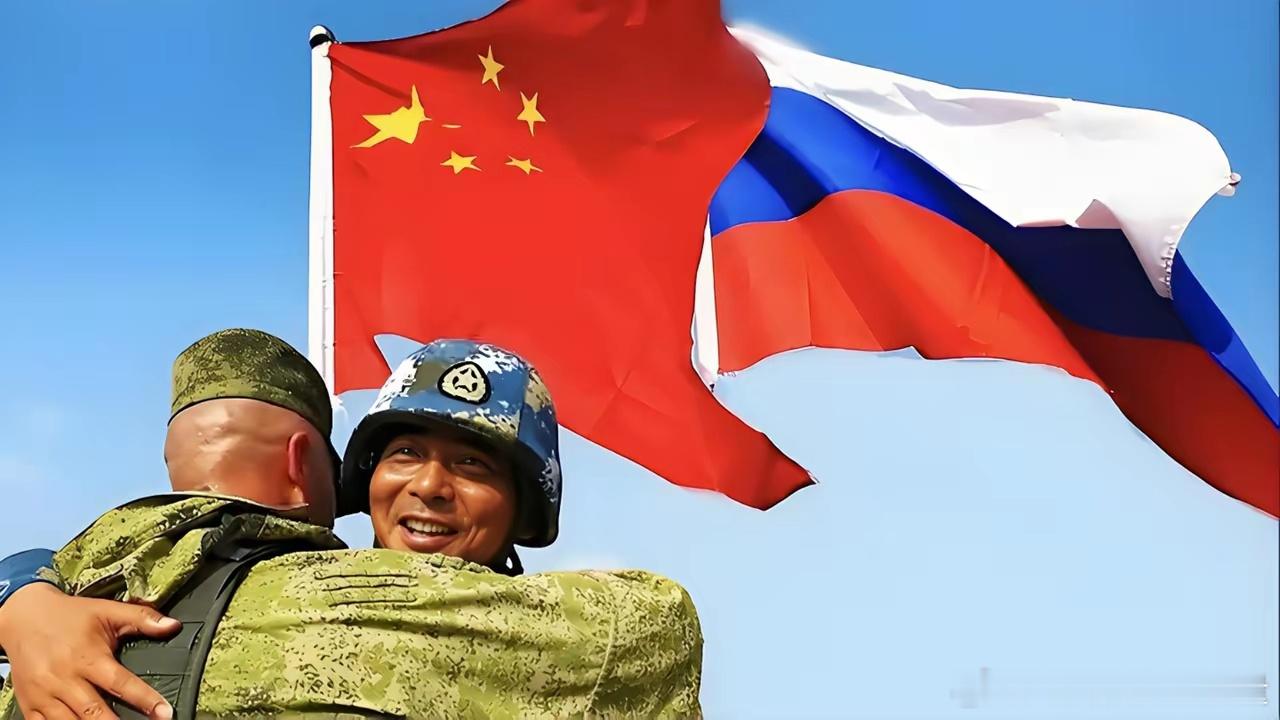远亲不如近邻，近邻不抵对门

俄罗斯的死穴只有一个，就是中国，一旦中国稳固，俄罗斯的实力就难以被彻底击败。俄乌冲突打了几年，西方想用制裁把俄罗斯经济掐死，可俄罗斯硬是没倒。油气照卖，财政没崩，超市里货架满满，生活没啥大变化。这全靠中国在背后撑腰。
​西方那套制裁逻辑的底色，是把全球 ​