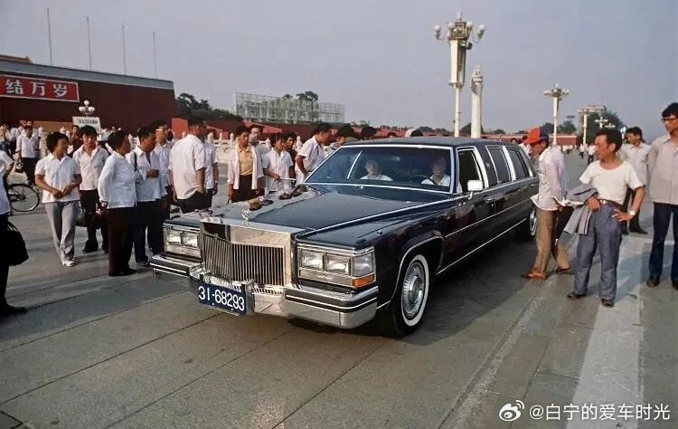 这组照片由Alain Le Garsmeur拍摄于1985年的北京。难以想象那个时候的人们见到这凯迪拉克大海姆得有多震撼。 ​