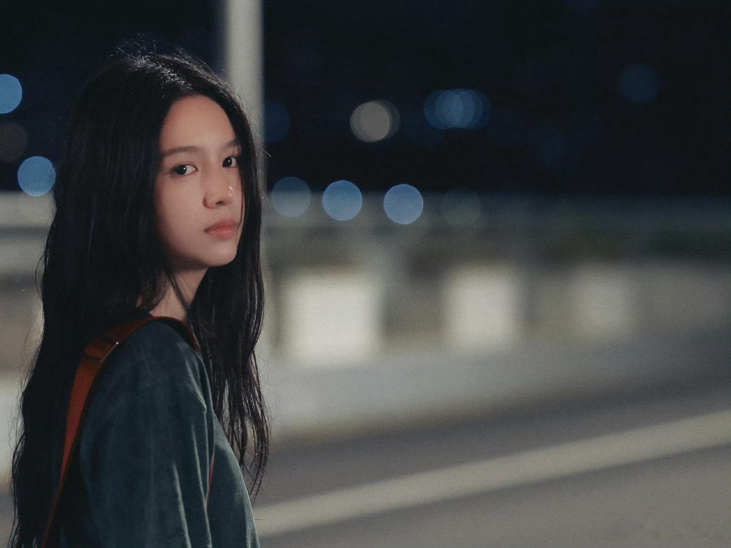 完全是应该出现在香港电影里的脸📽️

#周也潮热雨季未解之谜# #周也林诗兰# 
#周也[超话]# ​