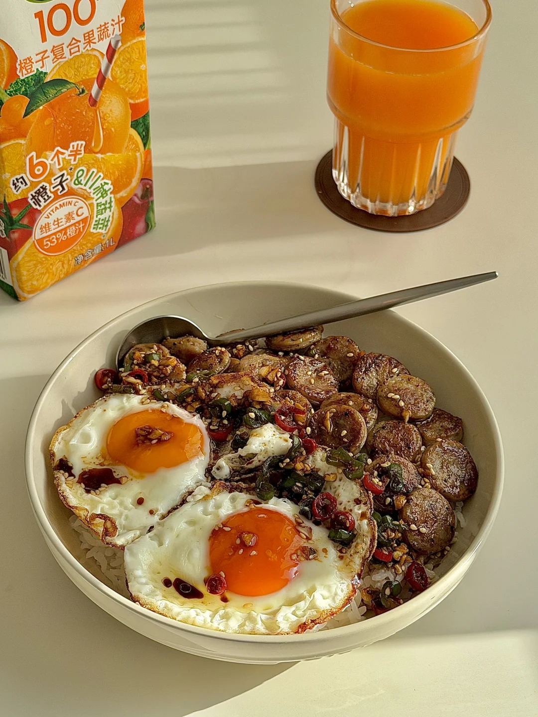 一个人的干净饭🍊香肠煎蛋盖饭&健康橙汁
