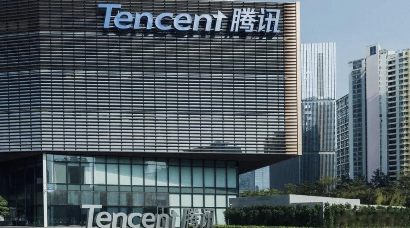 新时代社|科技与潮流行业动态汇总：大小模型迭代、新机曝光、潮牌渠道新布局

作者|李心     记者|黄源
10月29日    新时代社今日新闻综合报道

一、腾讯混元 Hy4 预告：首次加视觉理解
10月29日腾讯全球数字生态大会上，混元 Hy4 确认即将发布。
相比8月的 Hy4 preview（770B总参、49B激活、上下文破 ​