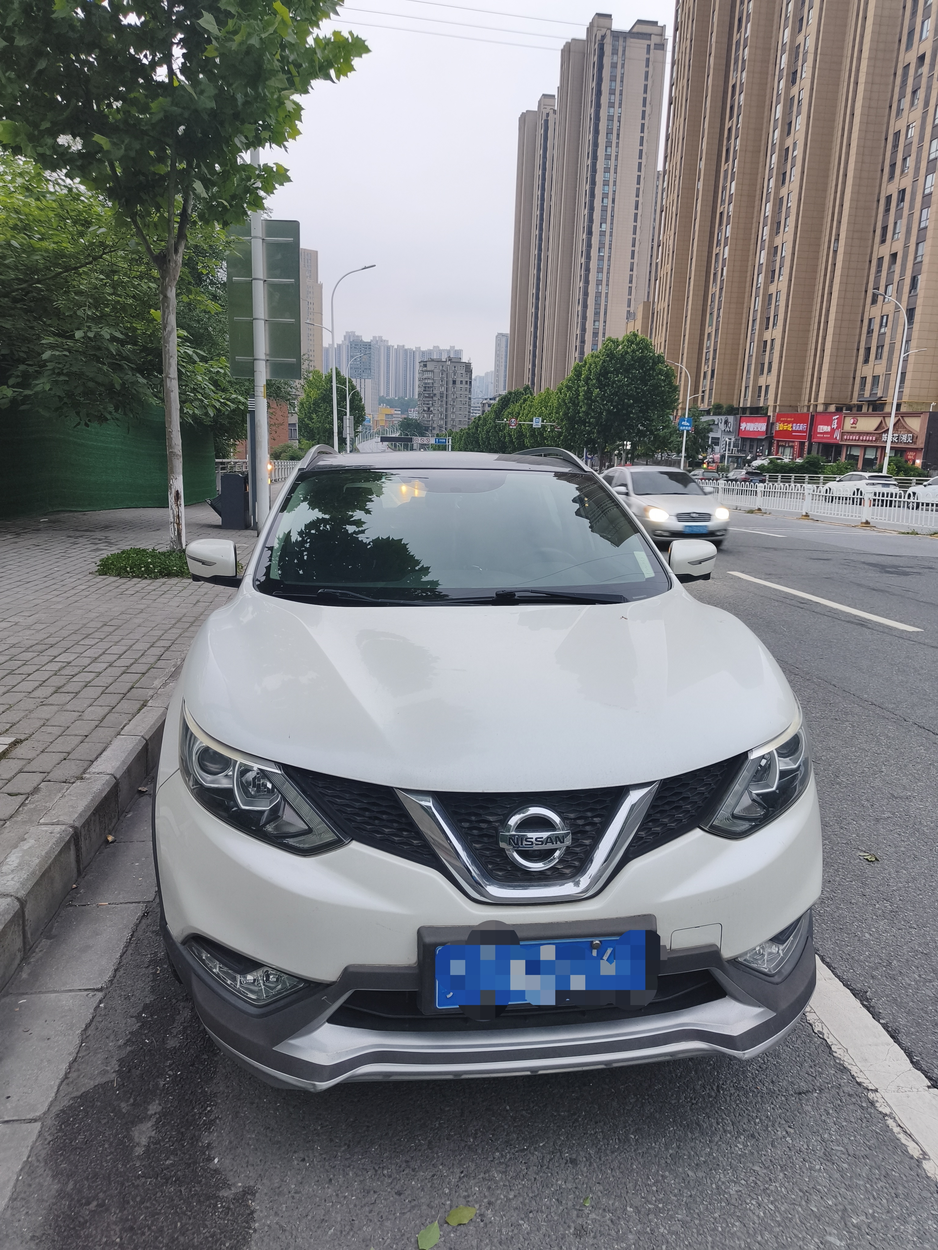 东风日产逍客就位，载着好运奔赴每一场出发
 
生活的美好，藏在每一次勇敢的出发里。今日好运已签收，美好旅程正式启程！恰逢出行好时节，宜自驾兜风、宜探店闲逛、宜沿路听歌，开上我的日产逍客，奔赴属于自己的惬意时光。
 
日常的生活总是忙碌琐碎，而爱车就是治愈疲惫的最佳搭档。工作日，它陪我穿梭城市街巷，平