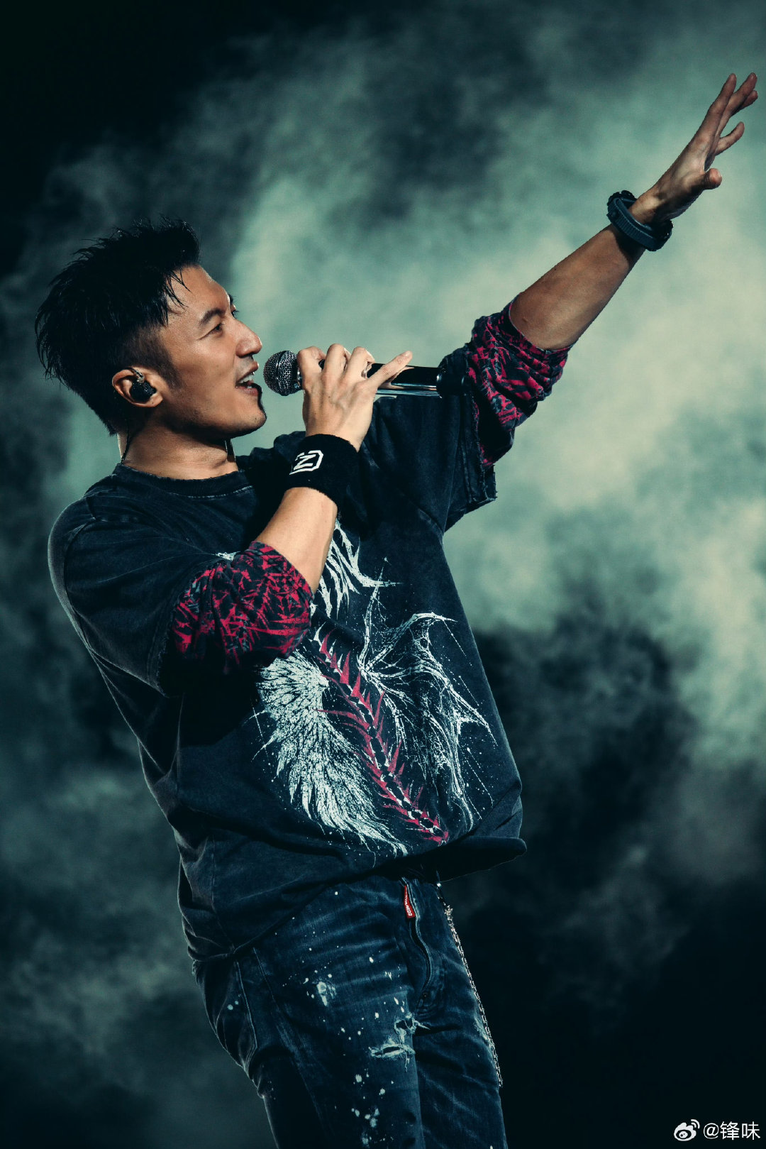 #2027年1月来广西和谢霆锋一起rock# 2027开年摇滚派对预定✅网传谢霆锋进化演唱会落地广西，一月在广西体育中心体育场带来两场演出。多首经典摇滚金曲，现场燃度拉满，一起坐等官方正式官宣！[好喜欢]（七里外的风车_音乐榜样） ​