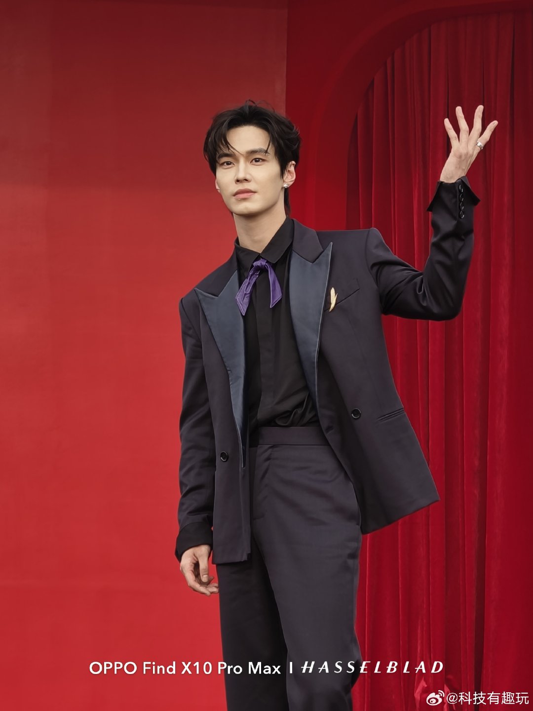 #时尚芭莎红毯#OPPO Find X10系列原相机镜头下的明星，拍的真实又自然，好看+1[赢牛奶] ​