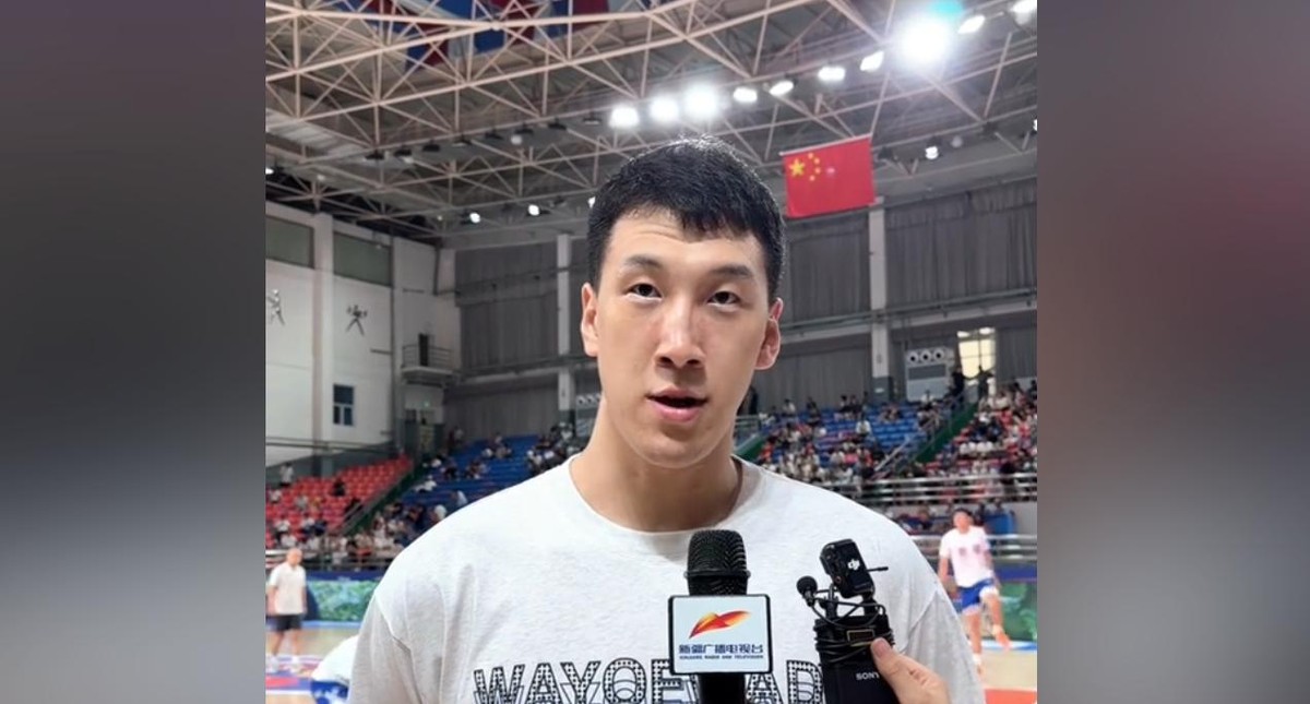 广东男篮这份离队通告，表面看是感谢三名角色球员，实际上通篇憋着一股火。别光盯着那几行客套话，真正的主角压根没出现在名单里，这才是最耐人寻味的地方。
一份没有名字的官宣
王少杰回北控，另外两名年轻小将被租借或放走，这些都是常规操作。但球迷都等着看杜润旺的告别信，结果半个字都没有。一个在队里打了多年的轮