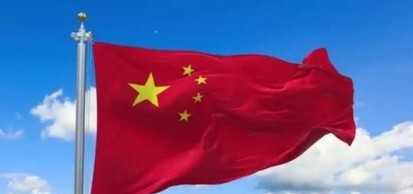 你知道为什么很多国家怕中国吗？不是因为中国人多，也不是因为中国的军事力量，其实真正令美国深感压力的，是中国在全球格局中悄然积累起来的软实力、全球供应链影响力，还有双方盘根错节的深层利益联结

在国际竞争格局中，一个国家的影响力，从来不只是看人口数量和军事实力。人口规模可以带来市场优势，军事力量可以提