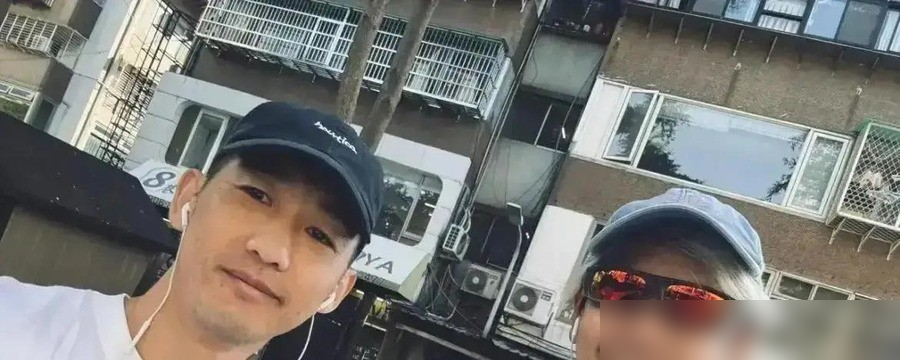 彭于晏把自己弄成头皮开裂的老混混，戛纳拿了奖，国内票房3260万。
管虎说选他，是看中骨子里那股狠劲。演个坐完十年牢的哑巴，全片台词不到二十句。花白短发，脸涂得黢黑，走路都佝着。
但观众不买账的也就一点：太帅了。豆瓣吵翻了，说他就算一分钱没有刚放出来，也不像走投无路的人。跟张译那种松弛一比，绷着