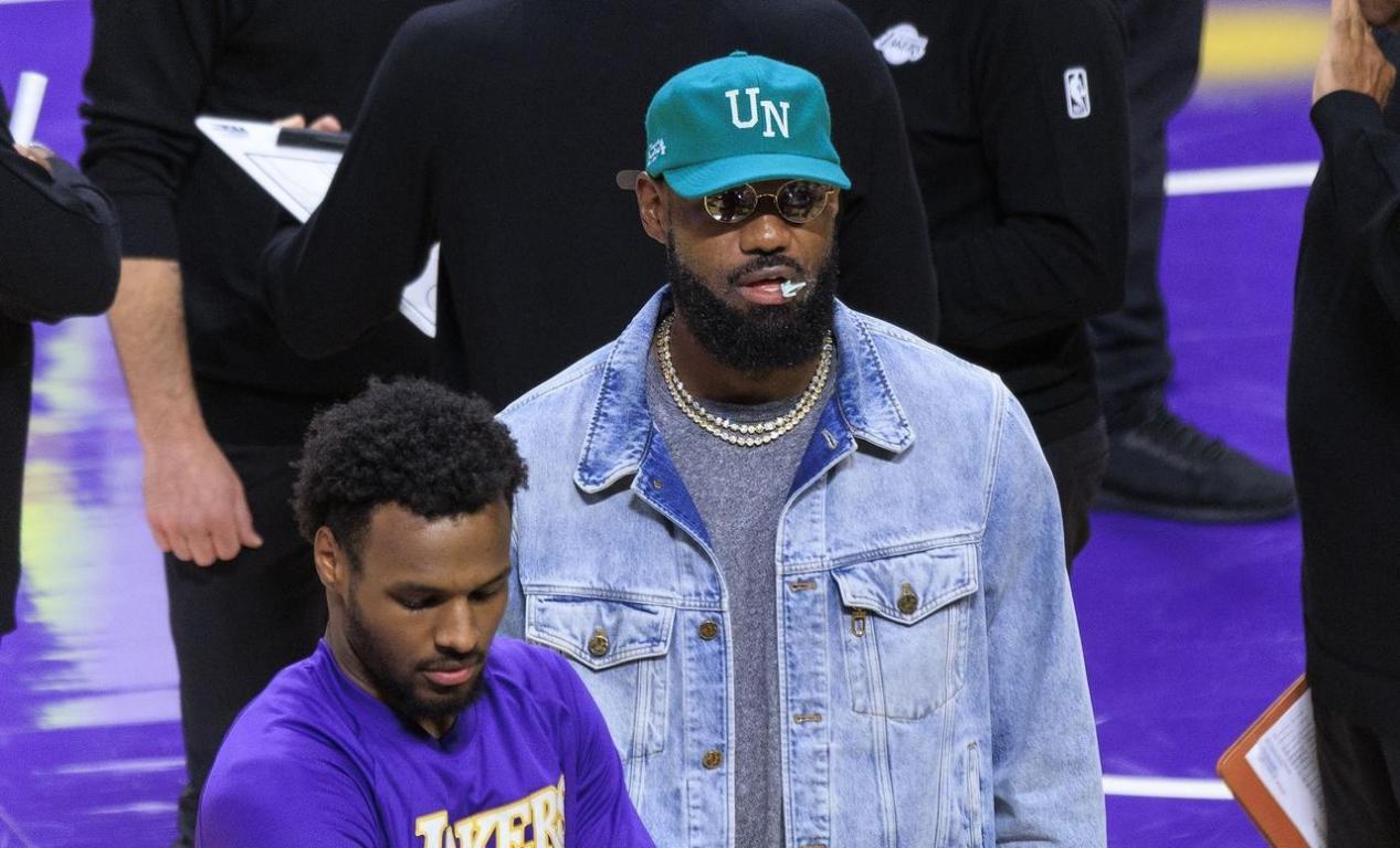 刷到詹姆斯父子同砍三双？东契奇都快成湖人了？我劝你赶紧清醒一下。 卢卡...