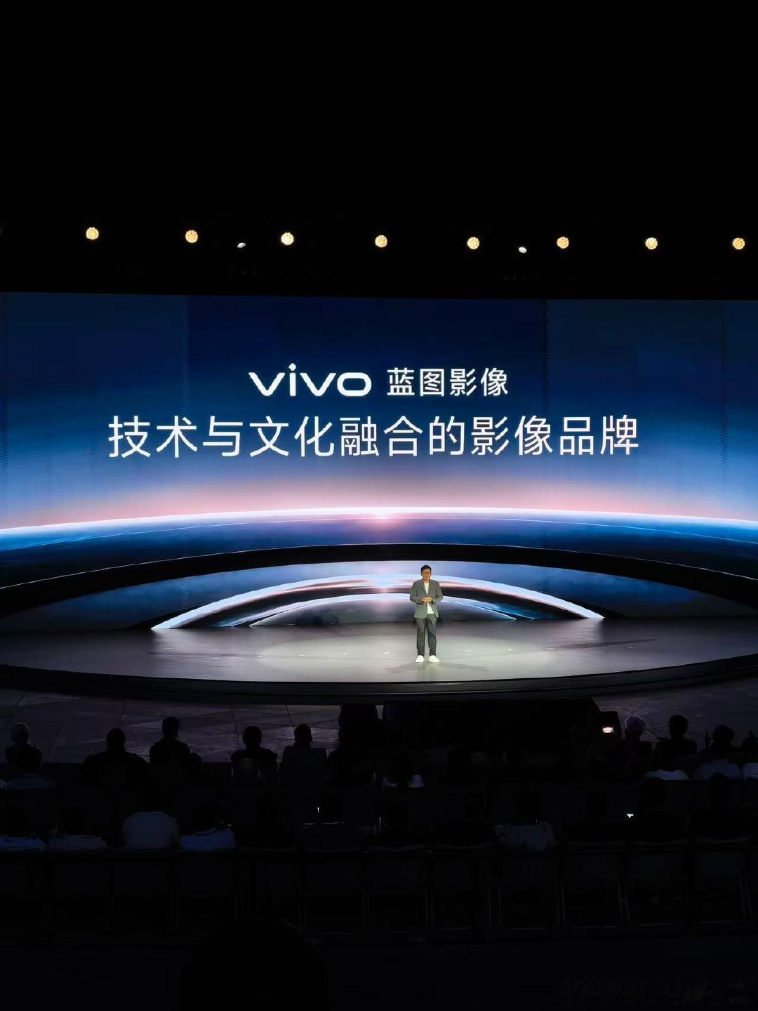 vivo创作者盛典[嘻嘻] 主角肯定是创作者啦！
大家分享的都好好，真情实感！[赞]

好的工具更像是一个伙伴
vivo就在努力给用户提供更好的体验！ ​