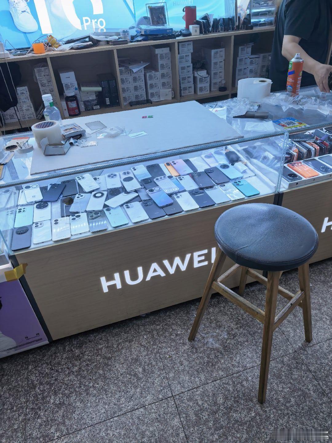当年加价用了三年的Mate60，256，就值1100元 ​