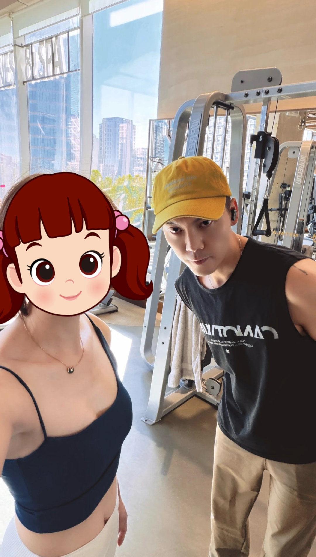 #陈伟霆[超话]#  国庆第一天 撸铁遇到好命哥 
所以陈伟霆这是开始为生日会练腹肌了吗[哈哈][哈哈][哈哈]


来源：xhs 183176894 ​