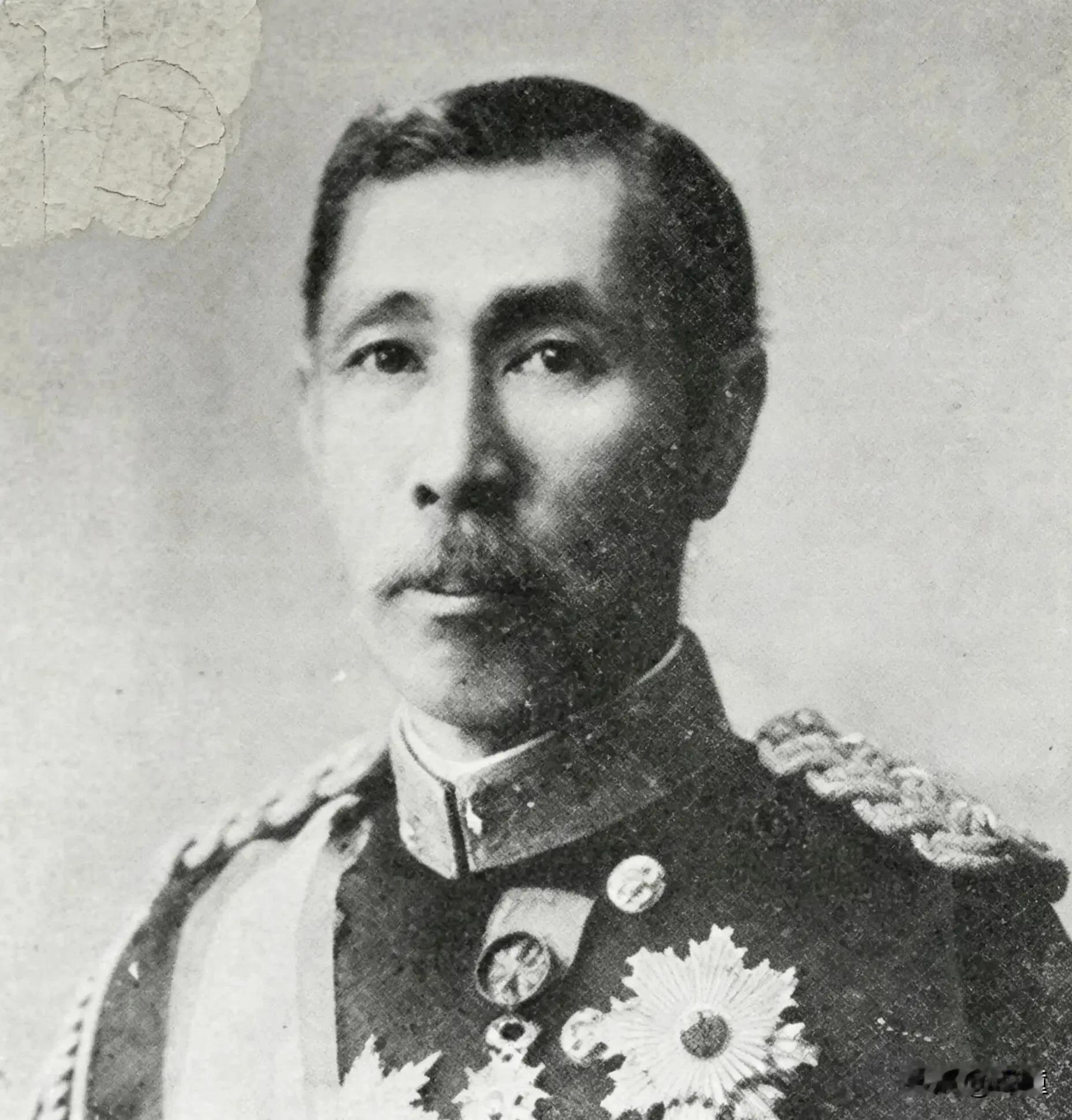 谁是日本侵华的始作俑者？
提起日本侵华，多数人第一反应是东条英机、裕仁天皇。
但翻开近代史料，真正撬开中国国门、埋下侵华祸根的，并不是二战时期的战犯，而是一个被很多人忽略的人物——山县有朋。
他是日本近代陆军之父，甲午战争、日俄战争背后的总设计师，也是大陆政策的缔造者。后世所有侵华行动，本质上都是在