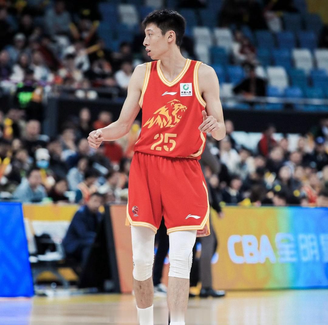 浙江广厦选择没有续约赵岩昊，赵岩昊将以自由身前往宁波富邦，赵岩昊在20...