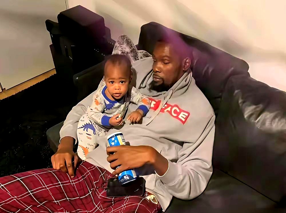 你以为勇士内讧是小事？其实库里早就看穿了一切。    那次对快船，格林...