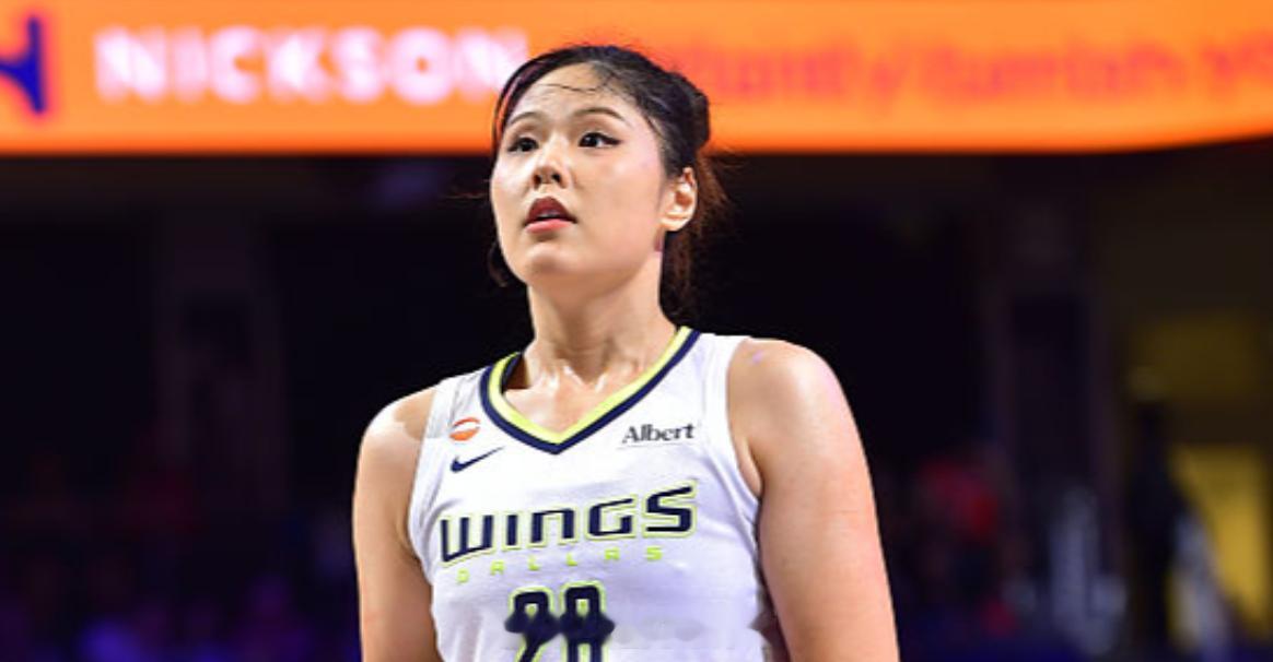 WNBA一场比赛，飞翼97-71大胜太阳。

飞翼这边，李月汝出战13分钟，1投0中，得到3分2篮板1助攻2封盖；奥贡鲍瓦莱18分，谢泼德17分10篮板4助攻5失误，佩奇15分6助攻，正负值+27全场最高，西格里斯特11分。

太阳队爱德华兹26分，沃克17分5助攻。

佩奇正负值+27全场最高，飞翼97-71大胜26分——大胜的局 ​