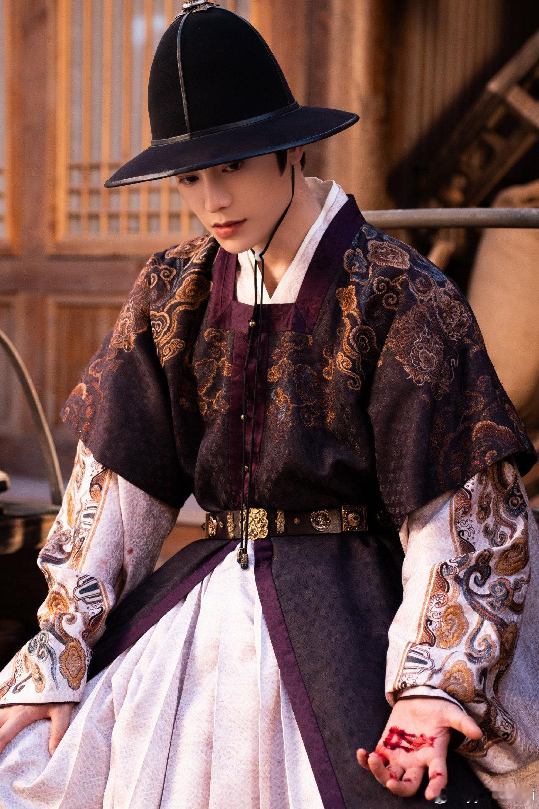 #丁禹兮[超话]##向全世界安利丁禹兮##丁禹兮赵凌##丁禹兮花开锦绣# “心动在一瞬间，开出下一个花季”  𝐇𝐞𝐚𝐫𝐭 𝐢𝐧 𝐚 𝐦𝐨𝐦𝐞𝐧𝐭 𝐨𝐮𝐭 𝐨𝐟 𝐭𝐡𝐞 𝐧𝐞𝐱𝐭 𝐟𝐥𝐨𝐰𝐞𝐫 𝐬𝐞𝐚𝐬𝐨𝐧.​