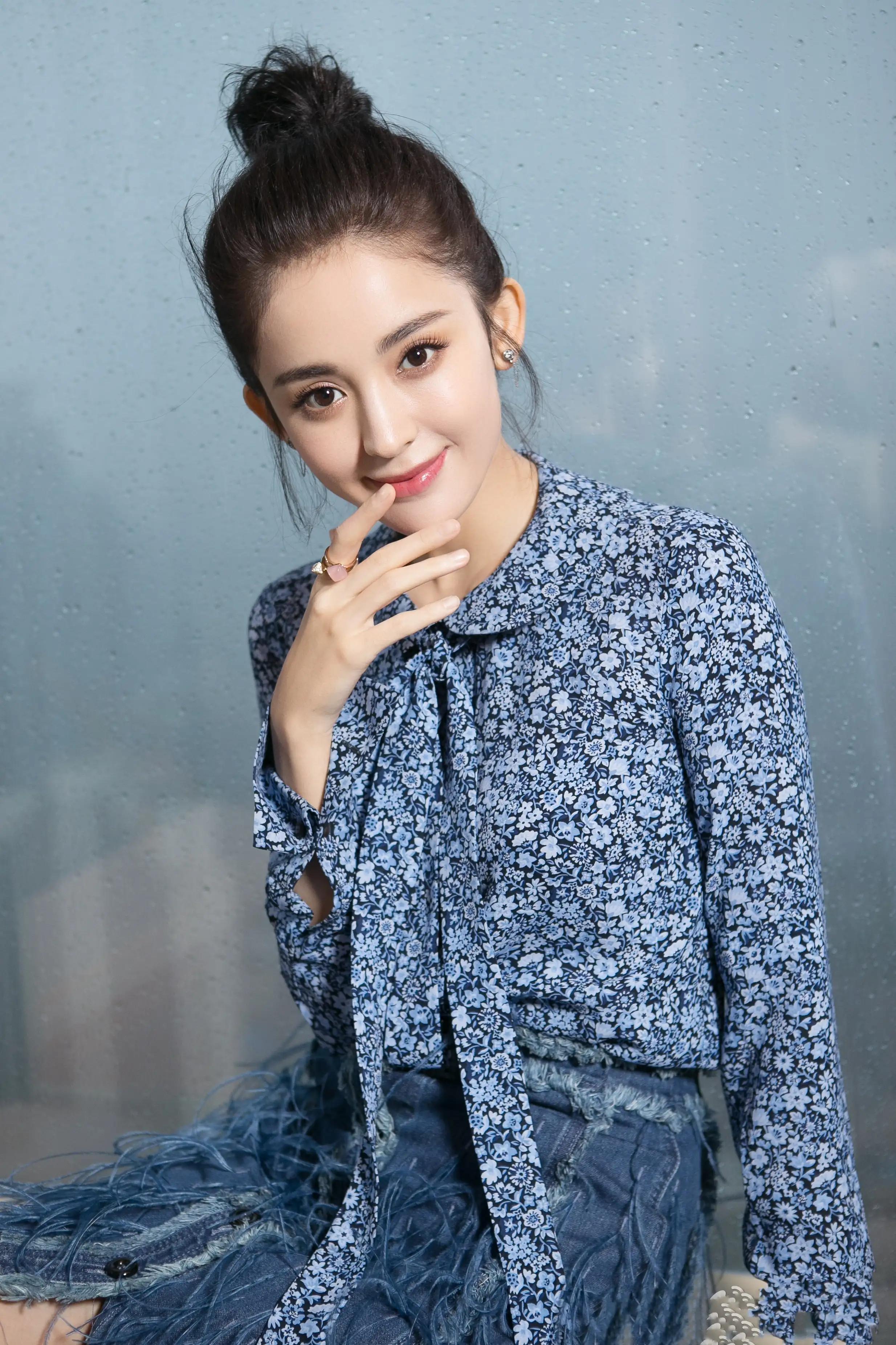 古力娜扎的性感照片真的太绝了！她有着新疆美女特有的深邃五官，立体又精致...