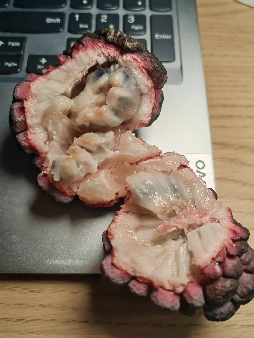 吃水果喽～玫瑰释迦