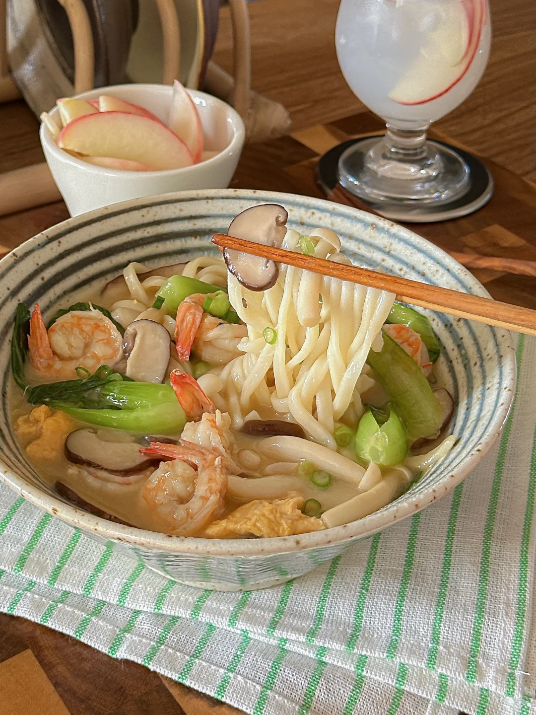 一碗朴素美味的菌菇鲜虾面🍜