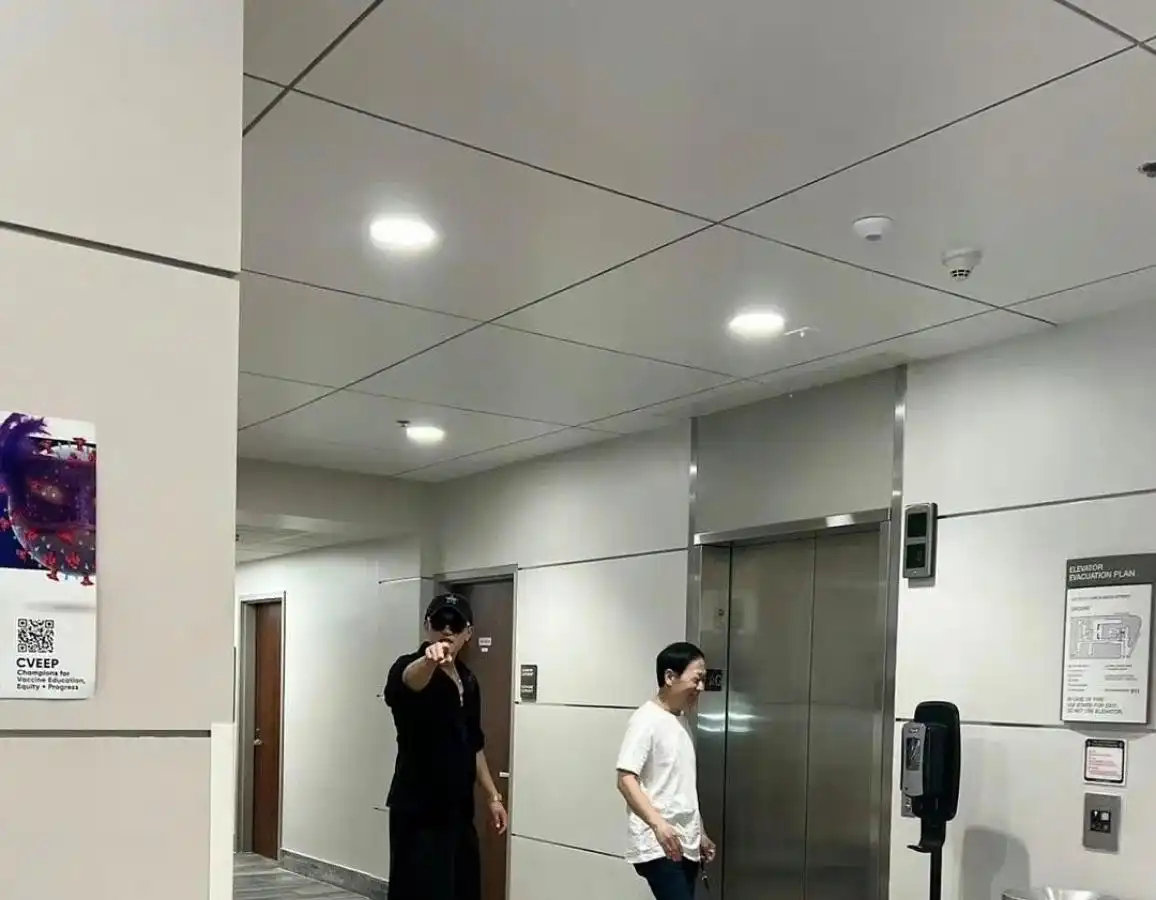 黄子韬徐艺洋生子后续，孩子国籍话题引发热议。2024年曾有网友偶遇二人在美国产检，引发关于落地国籍的猜测。工作室只否认代孕，对生产地点、国籍问题并未正面回应 ​