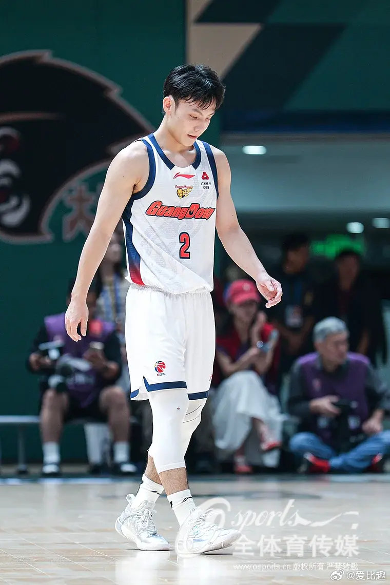 #CBA[超话]# 首轮就炸场！同曦坐镇主场96-95一分气走广东，摩尔29分、郭昊文23分扛旗，旧将杜润旺反戈轰进5记三分。#南京同曦##广东东阳光##CBA新赛季# ​