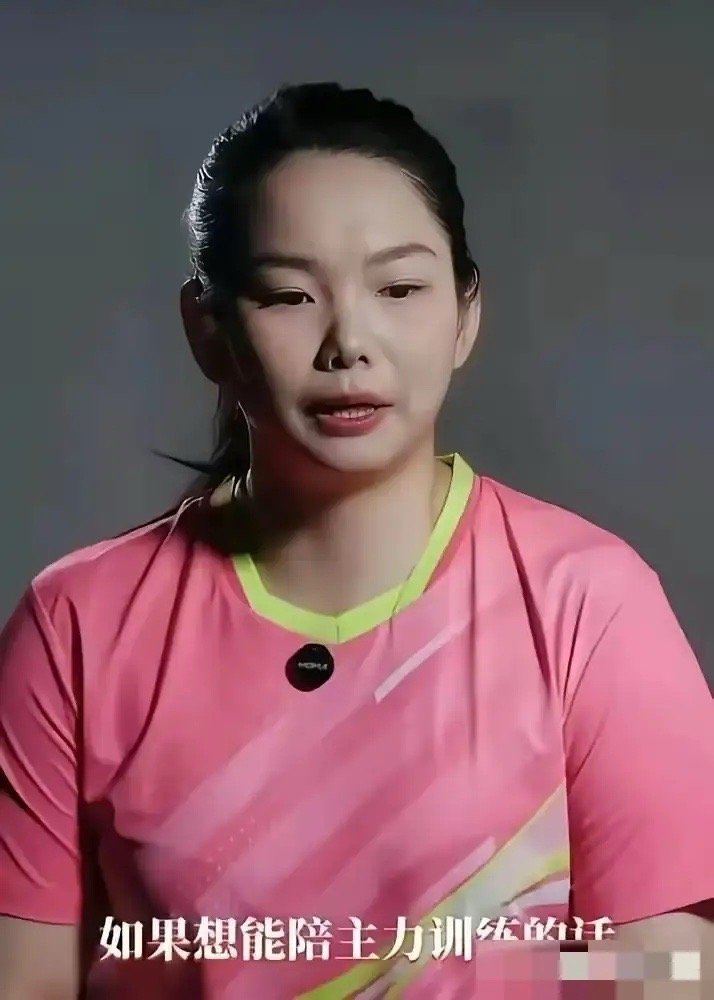 孙颖莎夺冠后，第一个冲过去抱住的人，不是教练马琳。而是那个为了模仿伊藤...