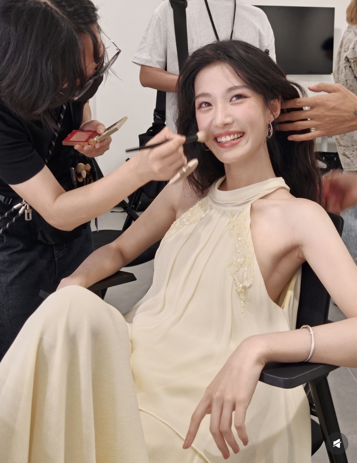 卢昱晓，一个笑起来非常甜的女孩子！温柔下的努力型女孩
卢昱晓自拍