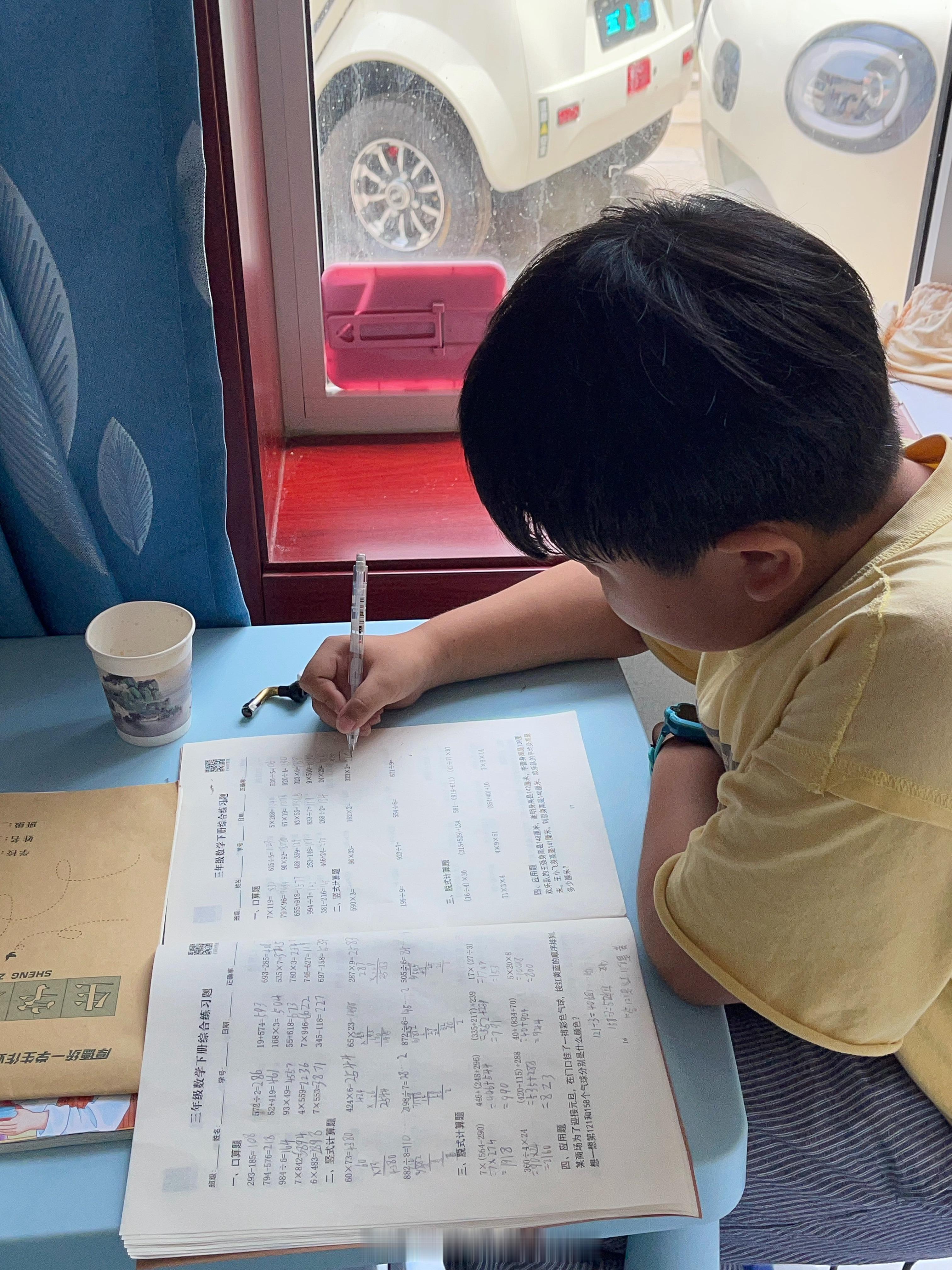 我今天一天都在考古周柯宇和王楚然[嘻嘻]  奥斯卡回姥姥家这两天除了校...