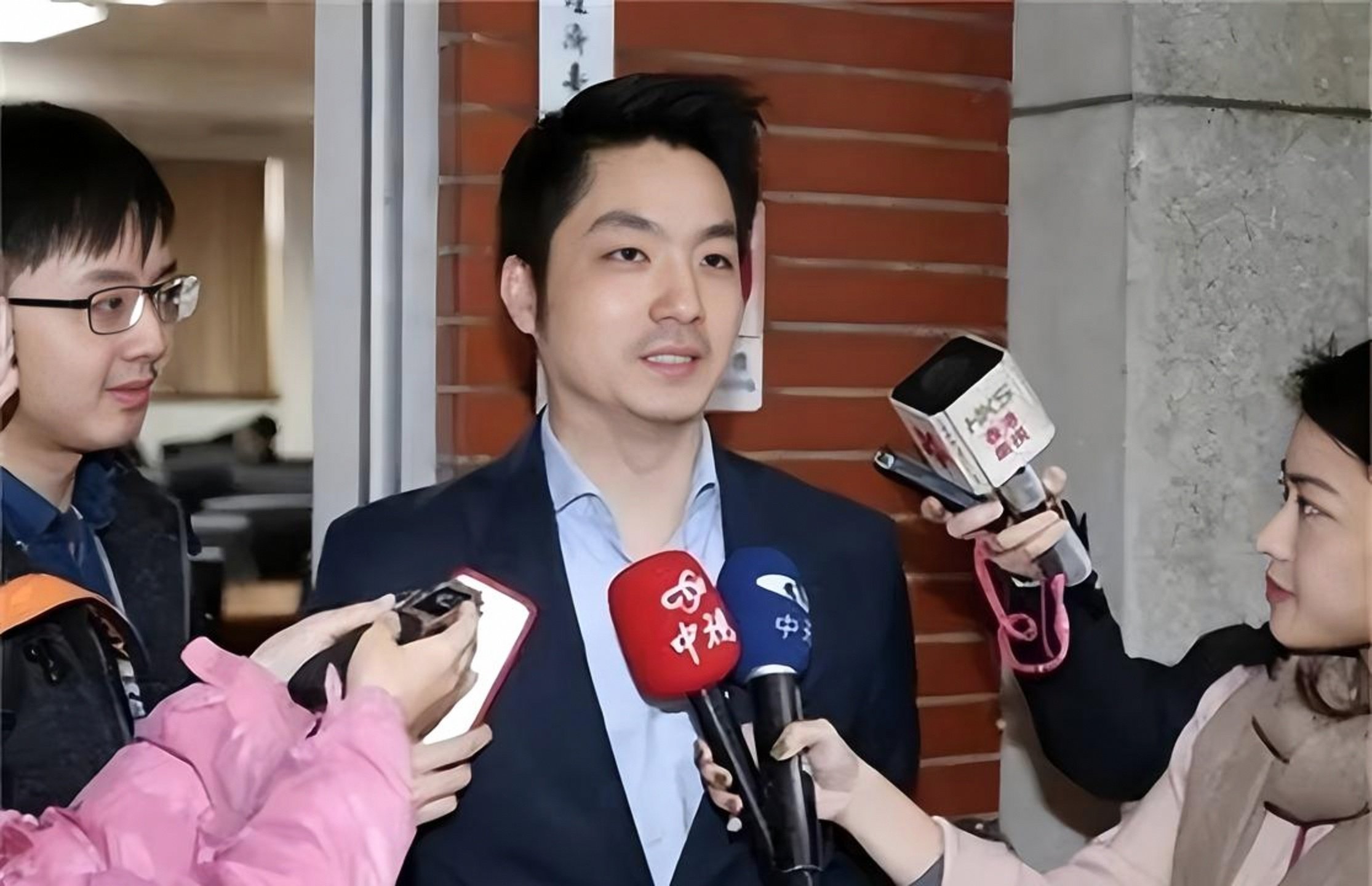 9月2日台北市教育局那几句回应，比台风过境还让人坐不住。原本只是建国中学新生报到