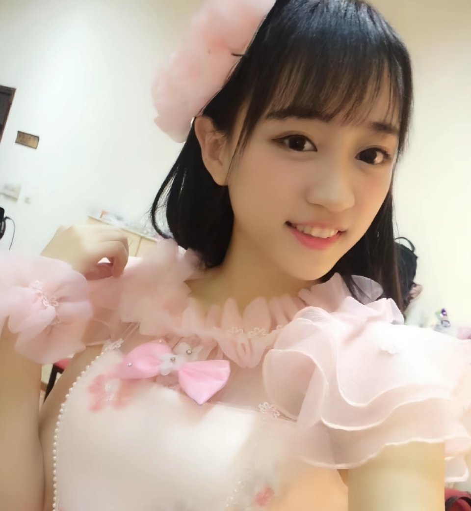 #黄婷婷[超话]# [兔子]#黄婷婷折月亮# 
可是我很喜欢笑的萌萌的妳，像兔子一样的妳
[兔子][兔子][兔子][兔子][兔子][兔子]
​
