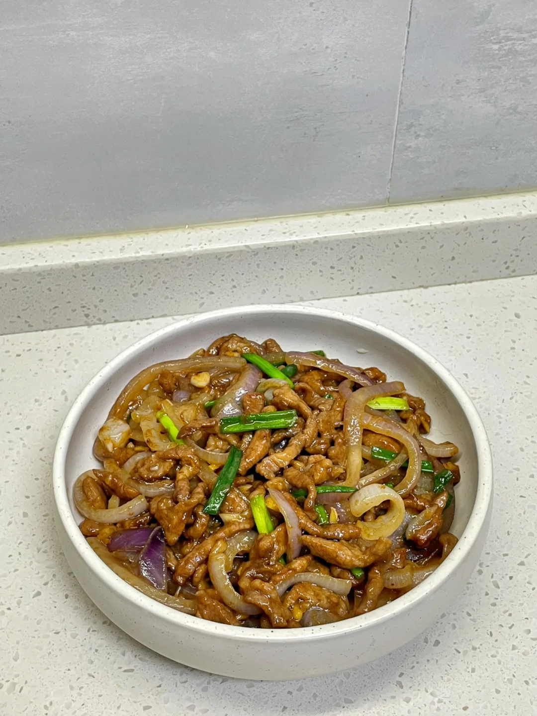 超级简单下饭的洋葱炒肉丝，就怕饭不够吃🤤