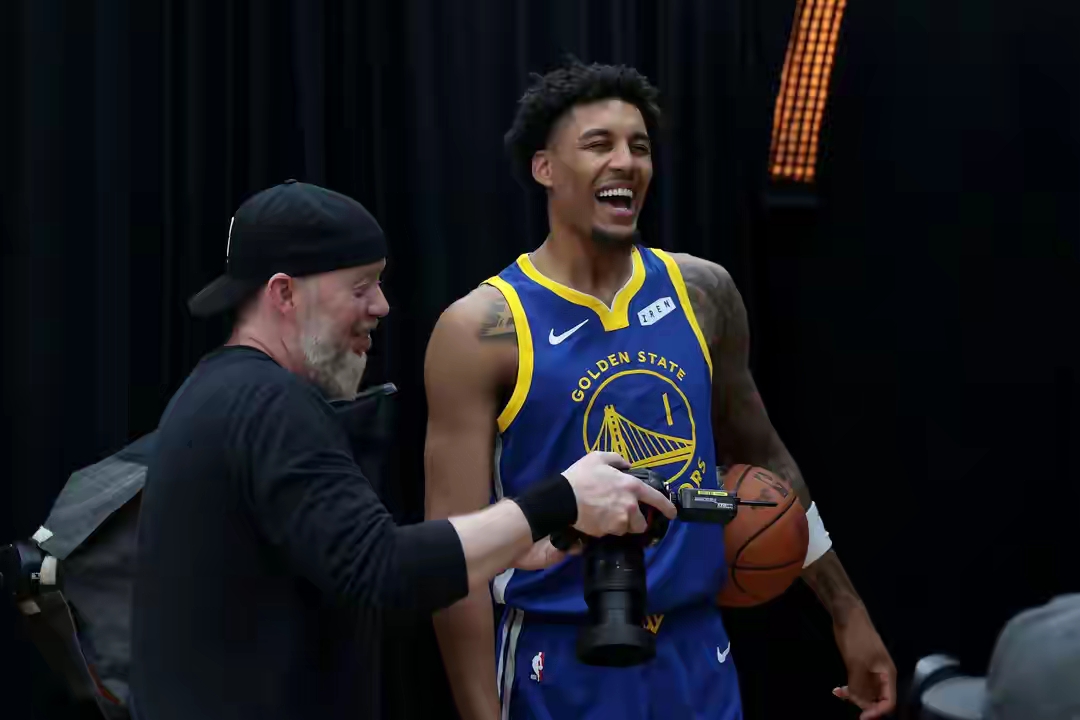 勇士新季能走多远，新人成长上限是破局关键！
新季勇士，人员已满，结构已定，老将托底，能走多远，关乎新人，成长上限，决定战绩！
第一、伦德伯格--成长上限，有稳定投射的追梦格林！
格林成名，防守、组织、策应、挡拆、球商，鉴于伦德伯格身高、位置，学习格林成名技巧，发扬自身无球属性，投射能力，新季快速成长
