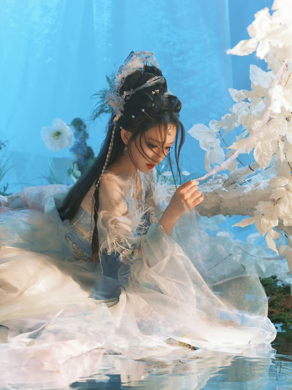 #程潇[超话]# 水光朦胧，薄雾漫衣。 ​