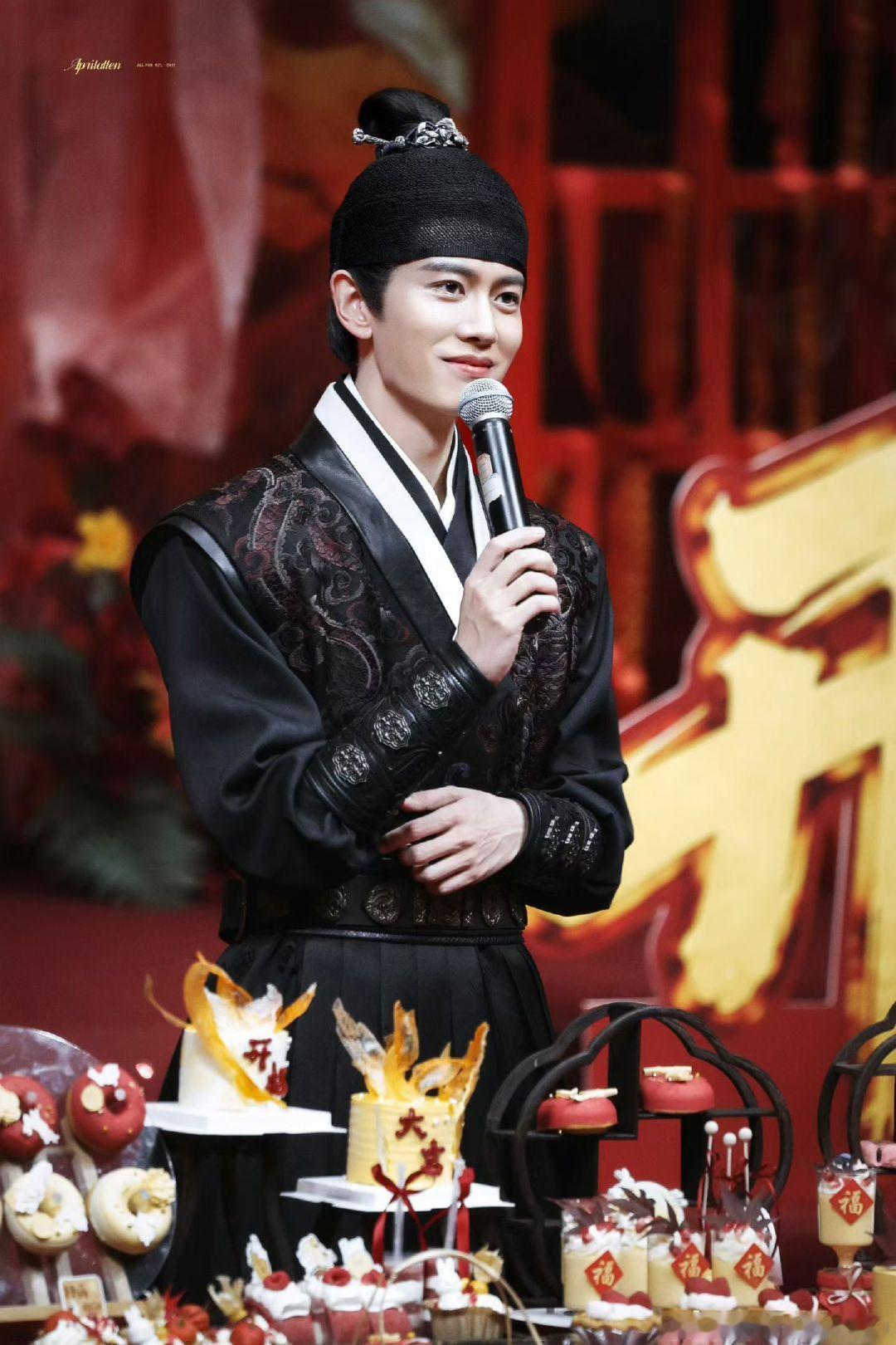 #任嘉伦的嘉人之友[超话]#     🍒你的笑容很暖～
一个宽厚、善良、大气的人、总是会吸引来好人好事、心若向阳、必生温暖、时间也真好、验证了人心、都说日久见人心、陪伴是最长情的告白、相守是最温暖的承诺、我们会一直守护着你～​