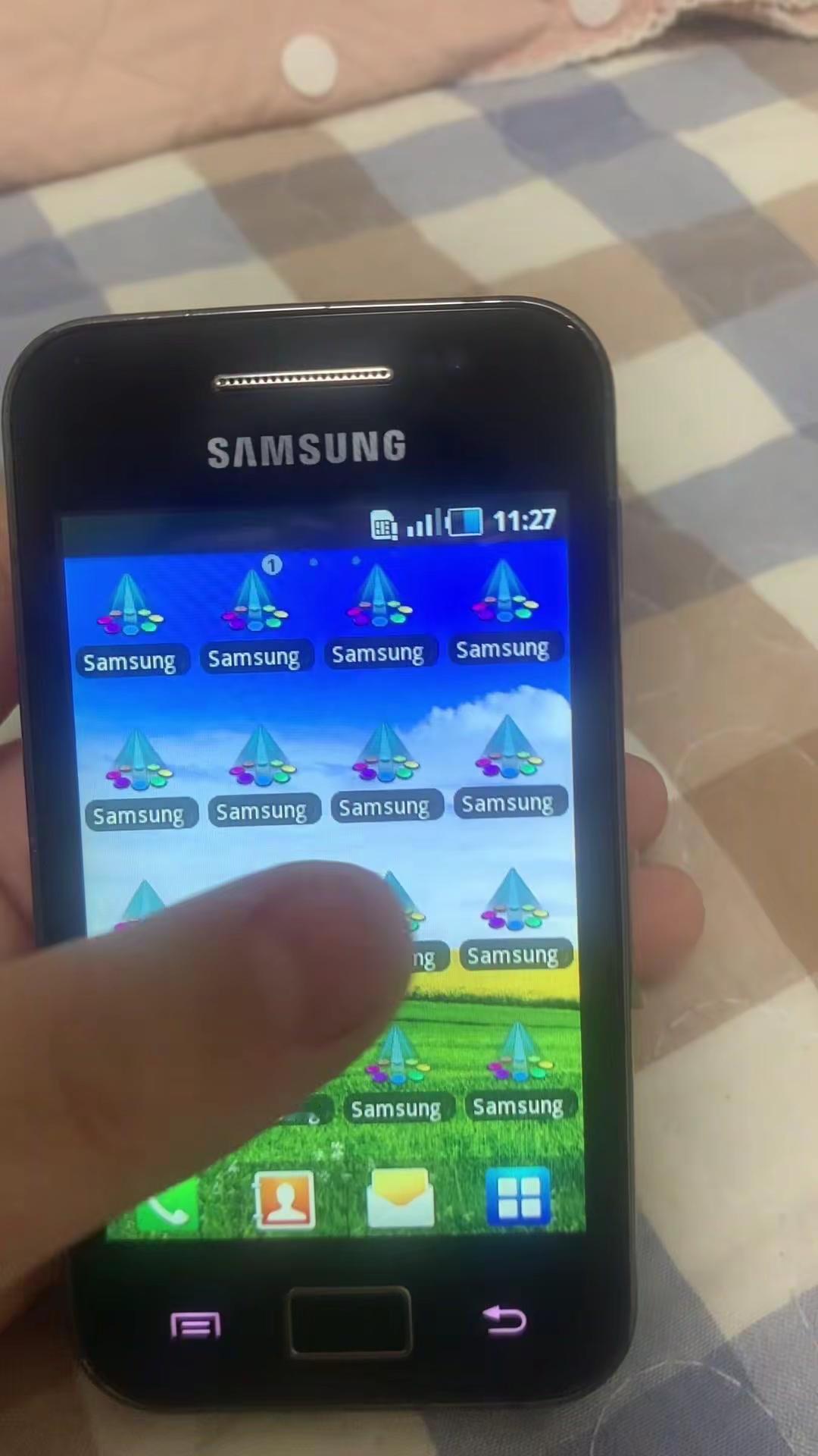 三星手机桌面全是SamsonAPPS？🤯三星手机桌面全是SamsonAPPS，数量多得让我哭笑不得。一个接一个的应用图标，密密麻麻铺满整个桌面，这画面感真的太“震撼”了，有点像被“占领”了一样。#科技#数码产品#手机