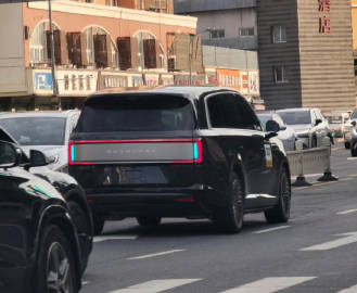 小米澎程N90实车上路，感觉如何？<br /><br />尾部与车身不...