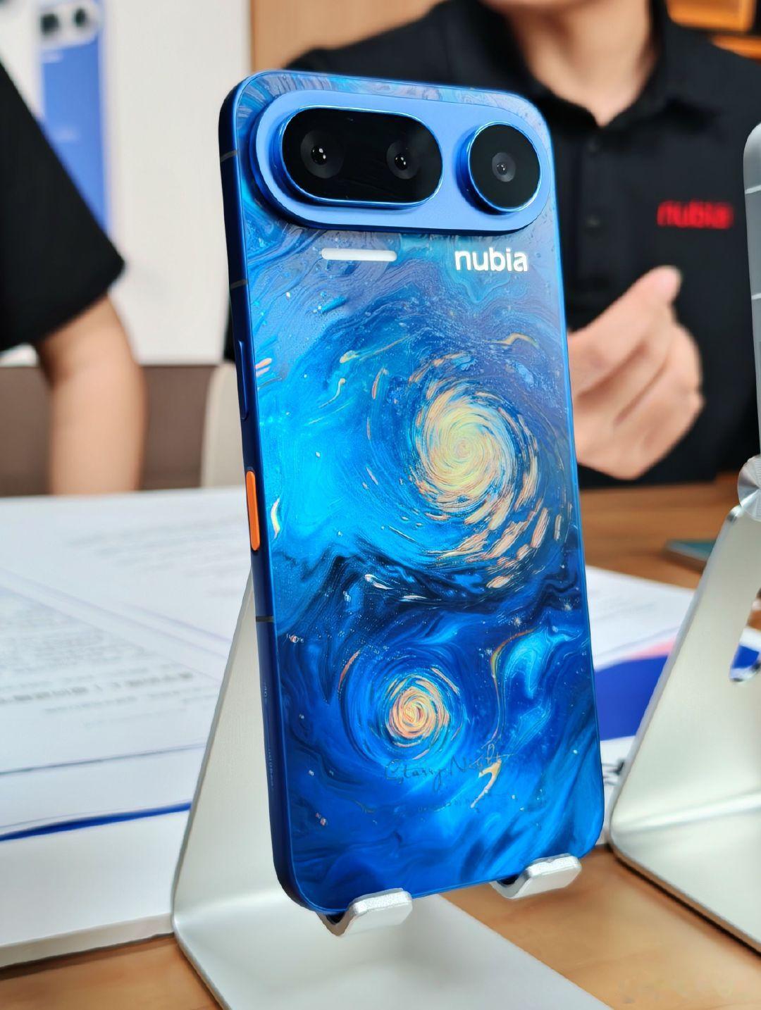 豆包手机二代努比亚NaviX Ultra新配色如何？#数码闲聊站[超话]# ​