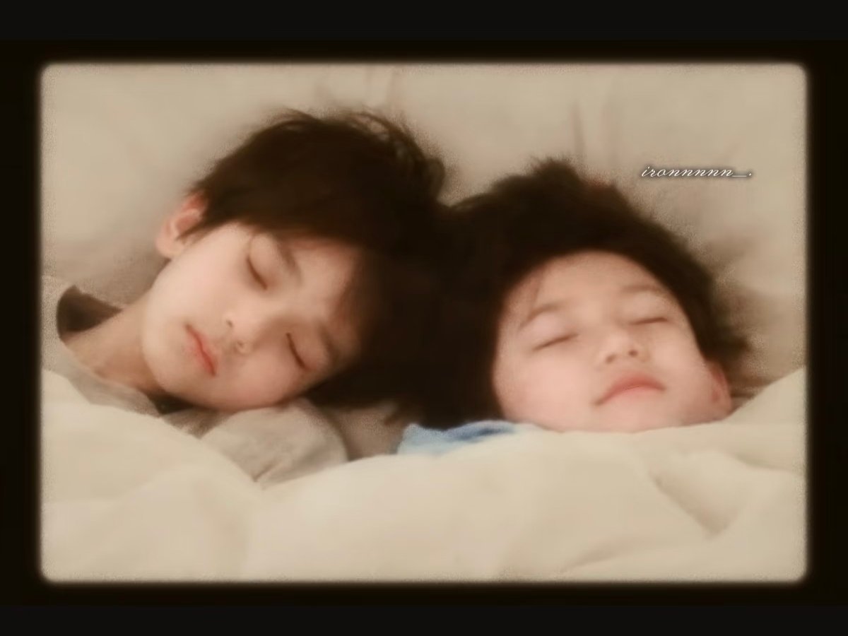 #橹穆[超话]##王橹杰穆祉丞# 
豚豚馒馒下午好 ​