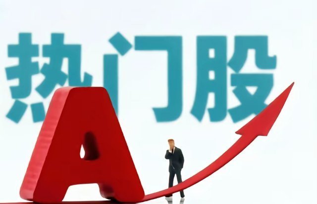 梳理这一技术变革下，市场关注的相关产业链方向：
1、先进封测，逻辑折叠的实现载体
逻辑折叠、3D堆叠，本质就是把芯片分层堆叠，先进封装就是完成堆叠加工。
长电科技、通富微电、华天科技、甬矽电子，布局各类3D堆叠、Chiplet异构集成技术；利扬芯片负责堆叠芯片的测试环节；佰维存储布局适配新技术 ​