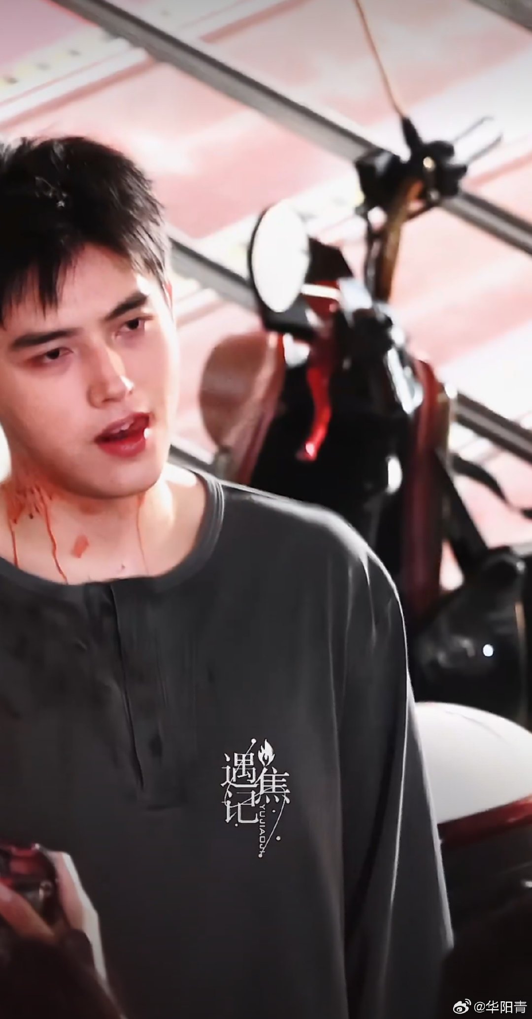 #陈飞宇[超话]#顶腮这...也太蛊了🥵 ​